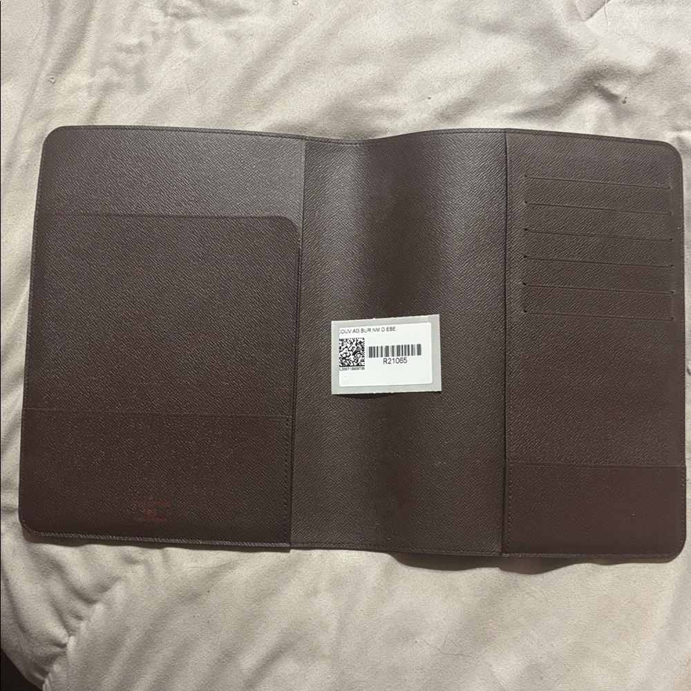 Authentic Louis Vuitton Desk Agenda - Picture 6 of 10